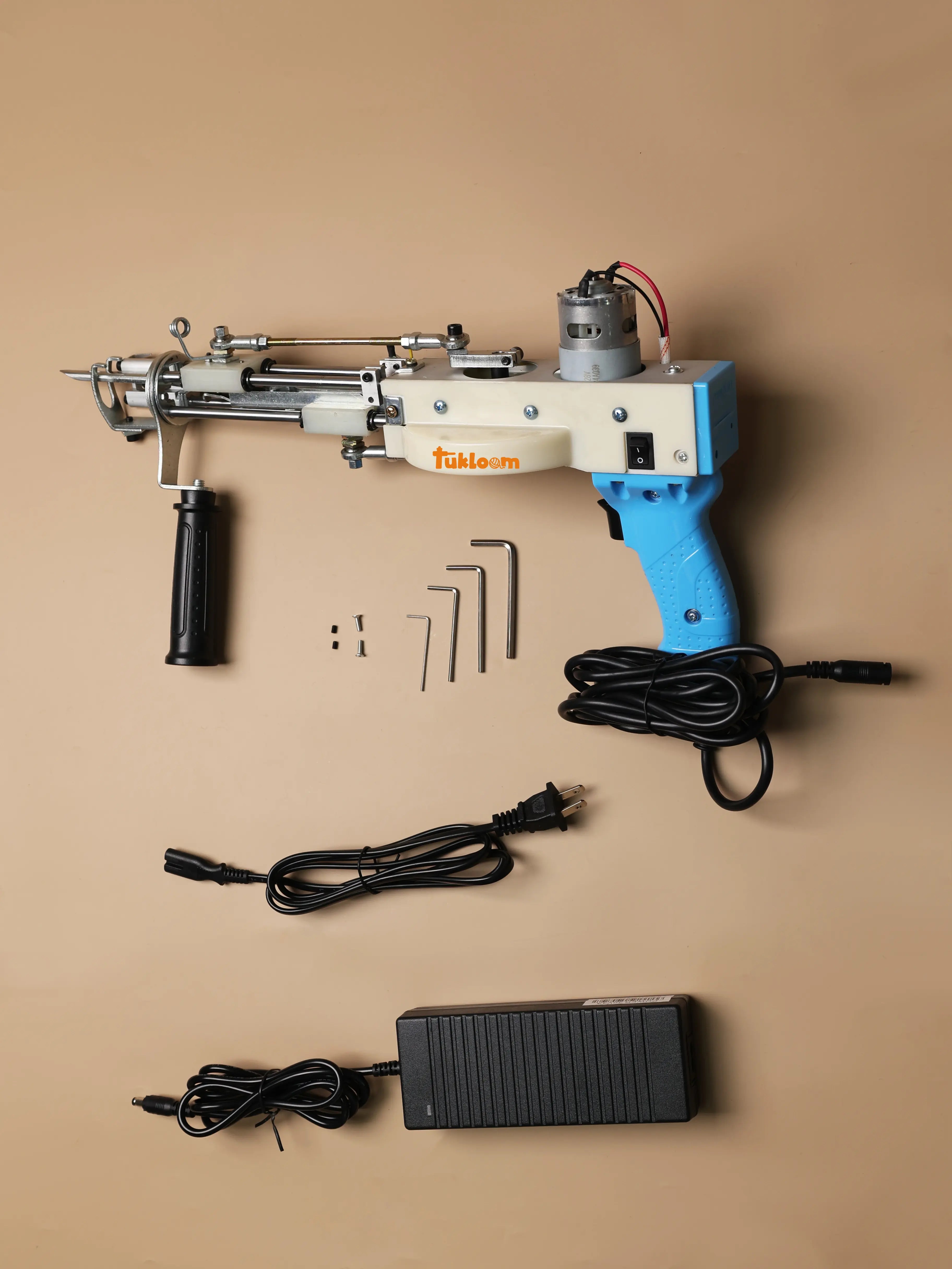 Long pile tufting gun with threader and cutter accessories, designed for 45mm high pile rugs and plush textured tufting projects