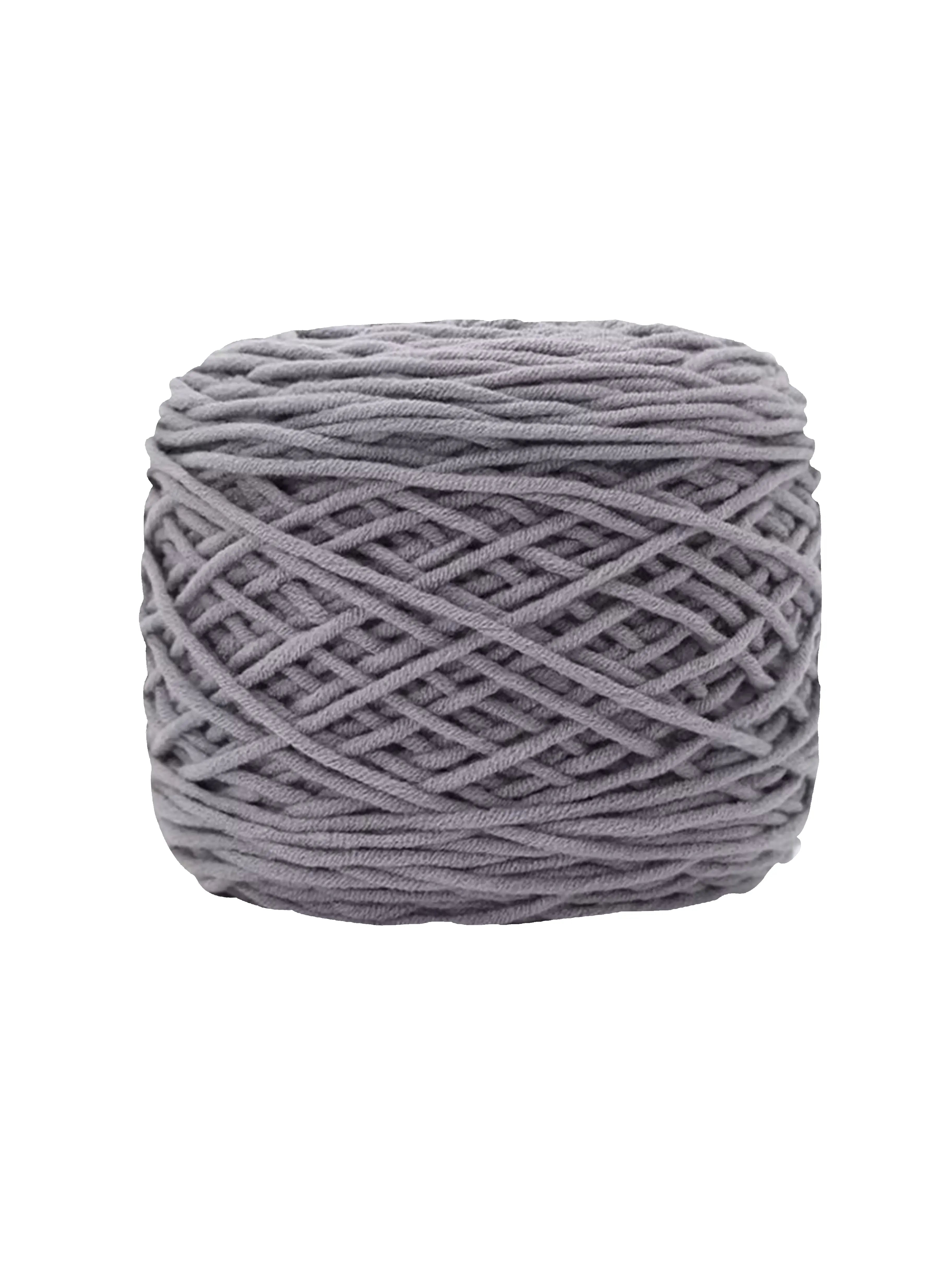 Soft manatee grey tufting yarn with blue-grey nuance